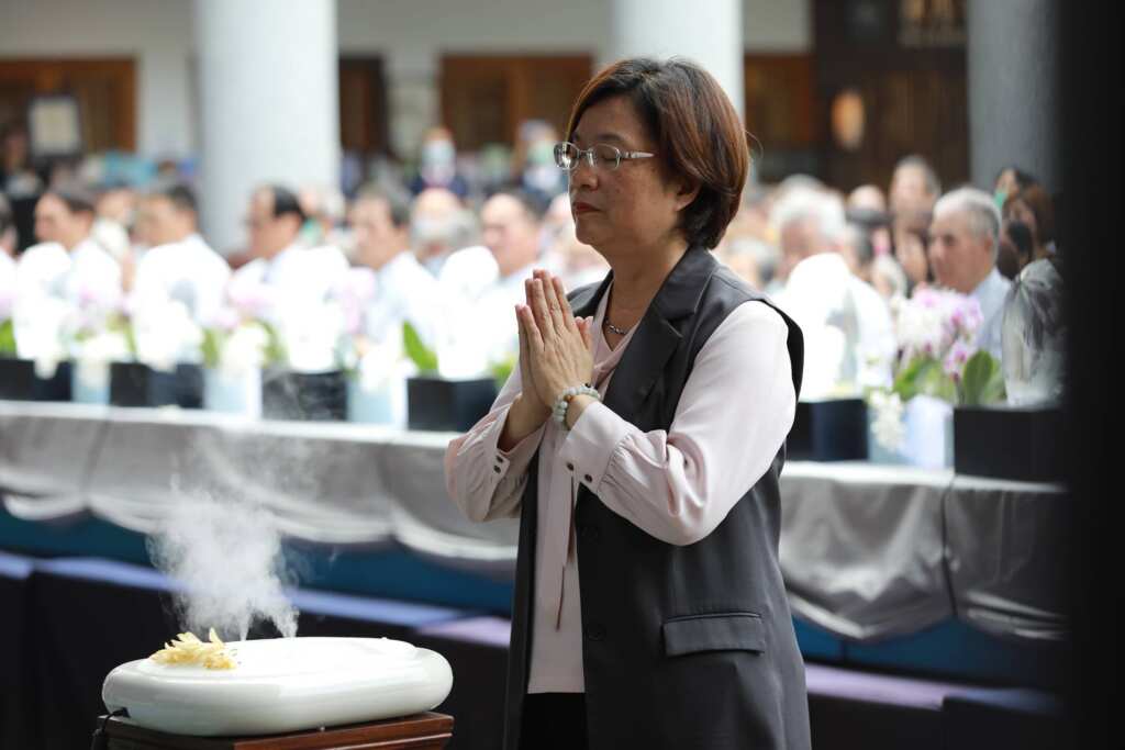 ▲適逢佛誕日、母親節與慈濟日三節合一，慈濟基金會首次將三節浴佛活動齊聚志工會眾於彰化靜思堂盛大舉辦。（慈濟基金會提供）